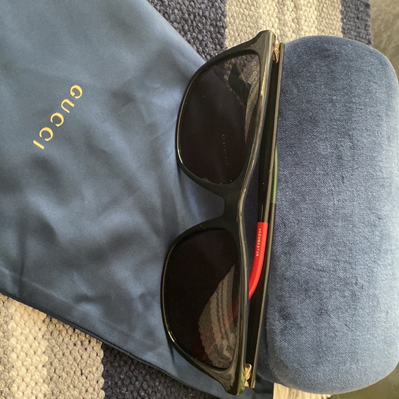 Gucci sunglasses with authenticity card, cloth and case. Perfect condition. - Picture 7 of 14